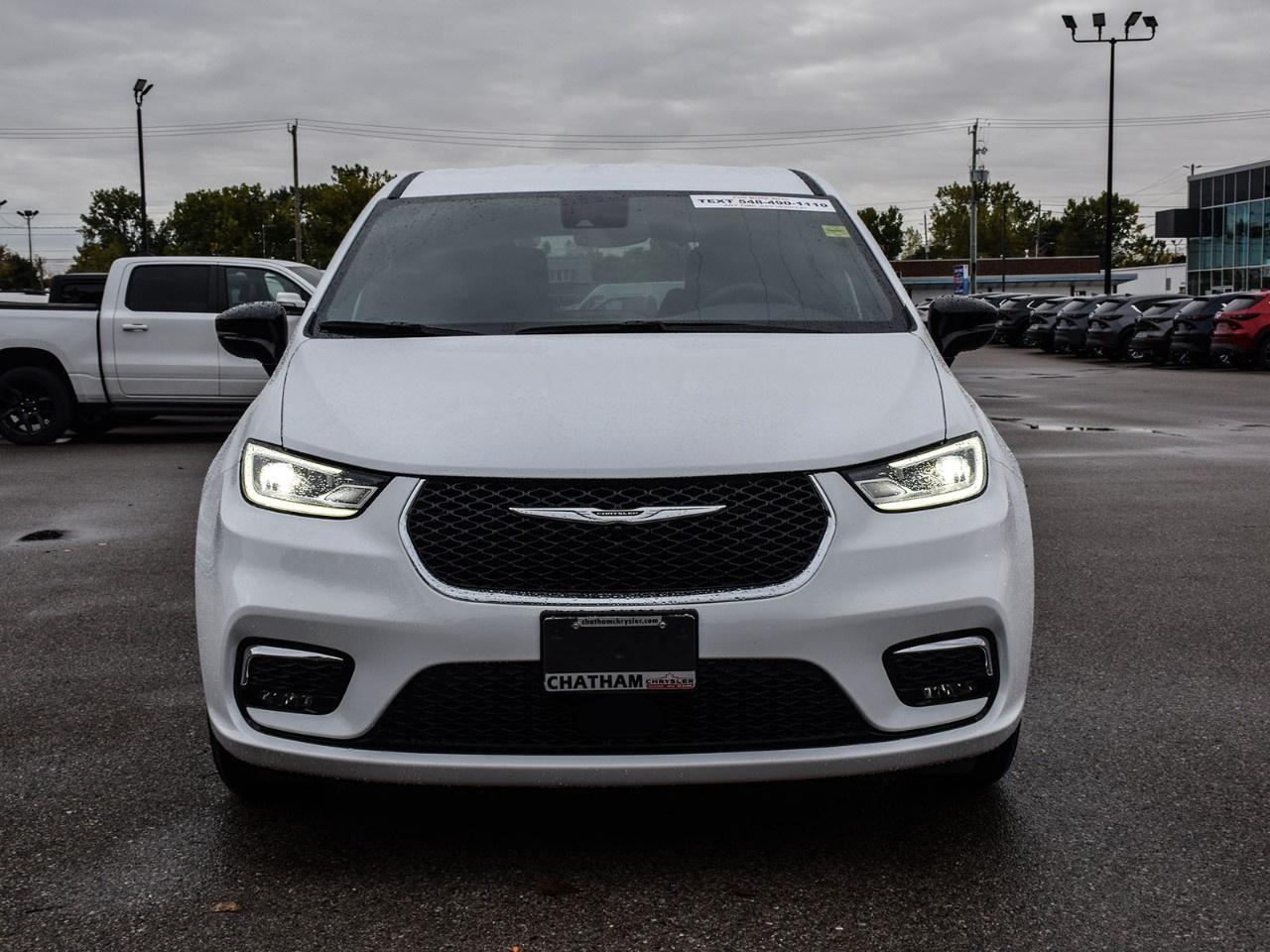 2026 Chrysler Pacifica Select FWD Photo