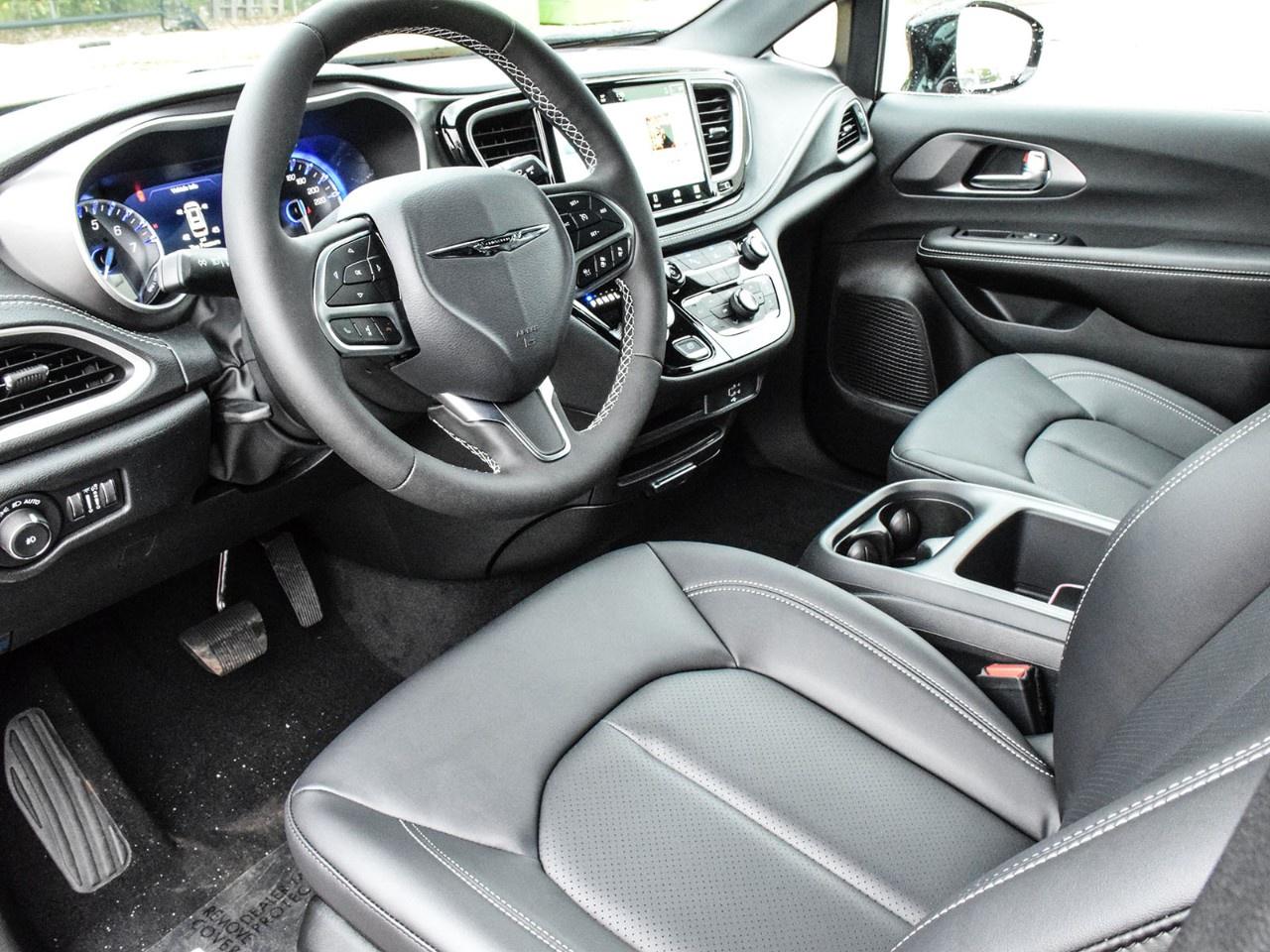 2026 Chrysler Pacifica Select FWD Photo