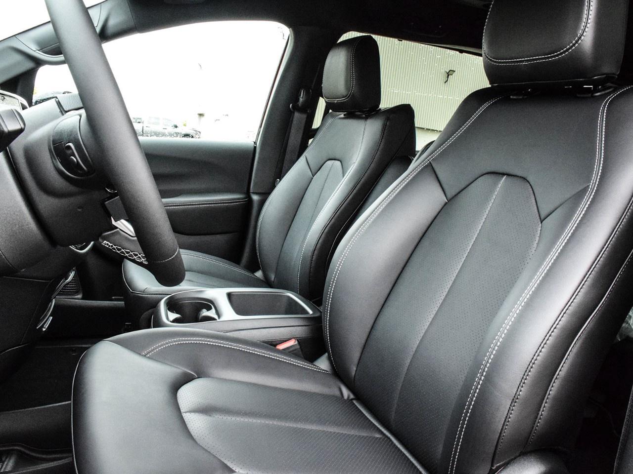 2026 Chrysler Pacifica Select FWD Photo