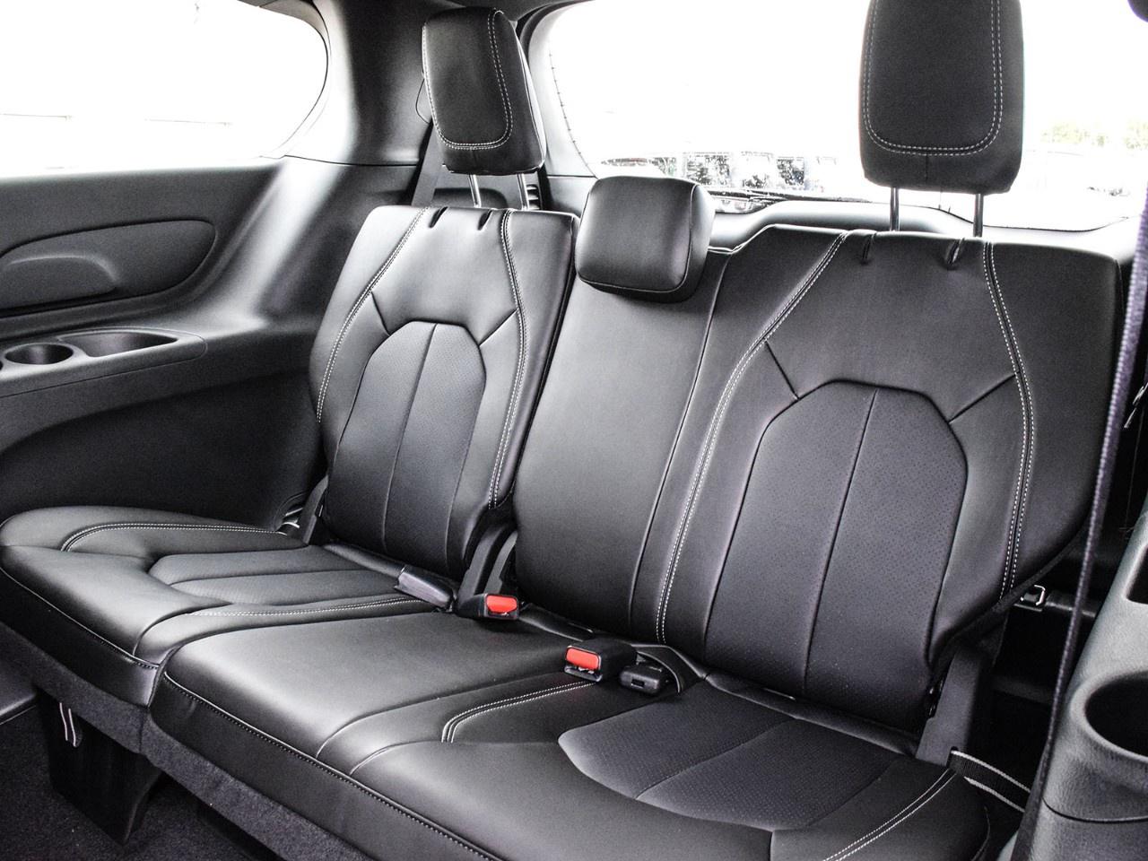 2026 Chrysler Pacifica Select FWD Photo