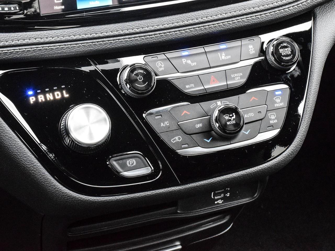 2026 Chrysler Pacifica Select FWD Photo