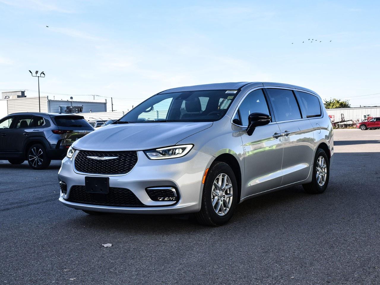 New 2026 Chrysler Pacifica Select FWD for sale in Chatham, ON