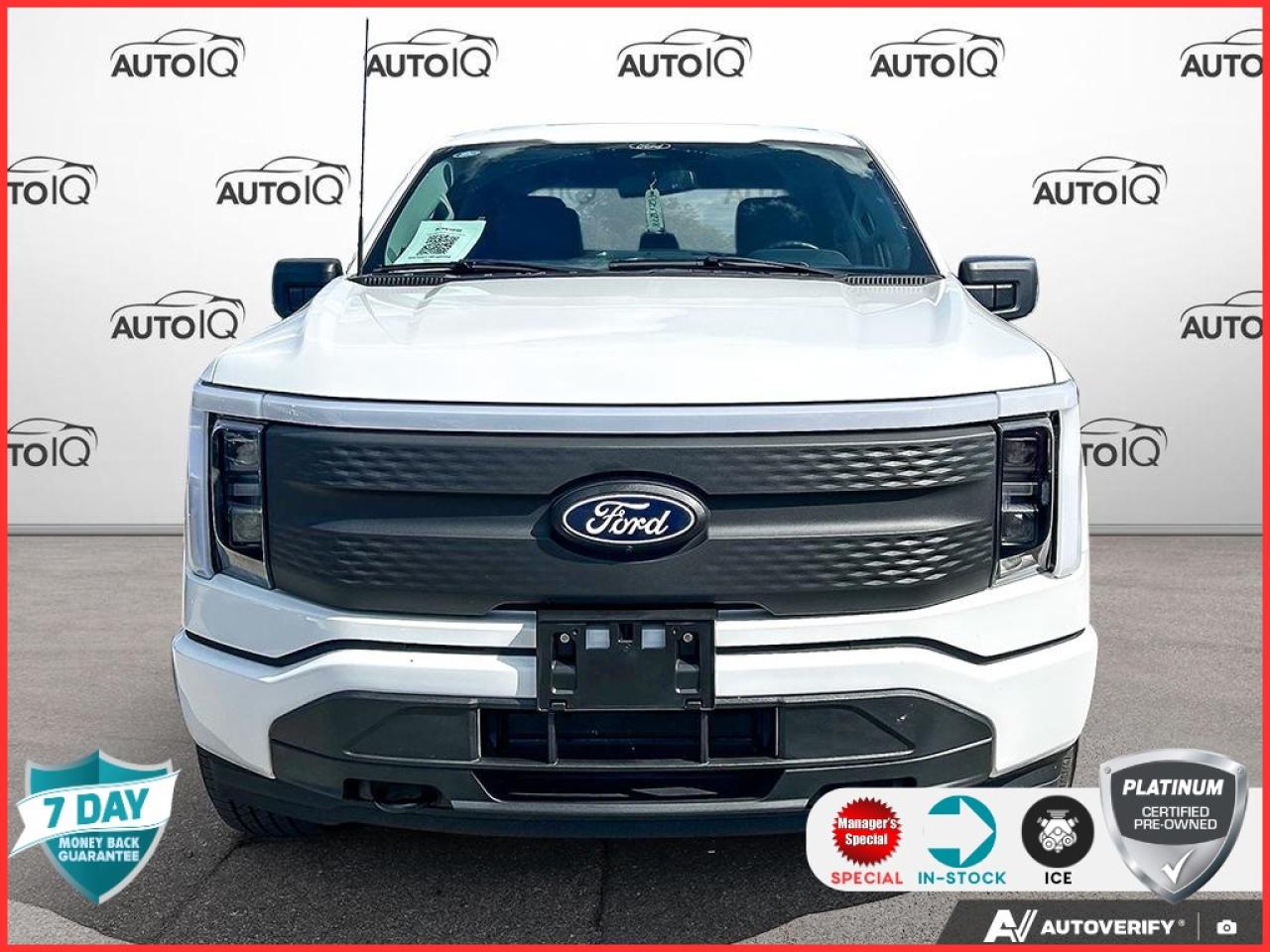 2024 Ford F-150 Lightning XLT CREW CAB 4X4 LOW KMS ONE OWNER NO ACCIDENTS! Photo