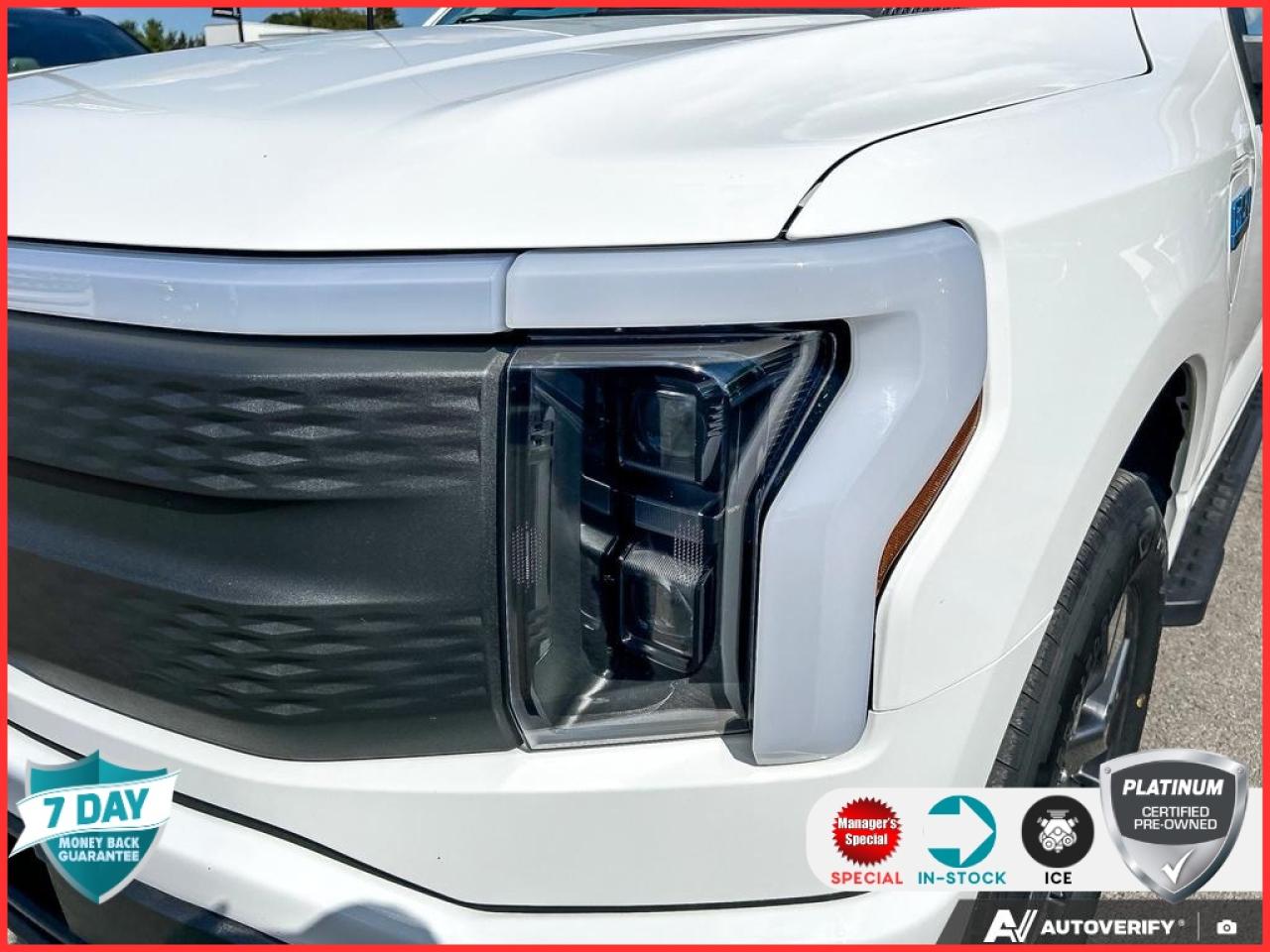 2024 Ford F-150 Lightning XLT CREW CAB 4X4 LOW KMS ONE OWNER NO ACCIDENTS! Photo