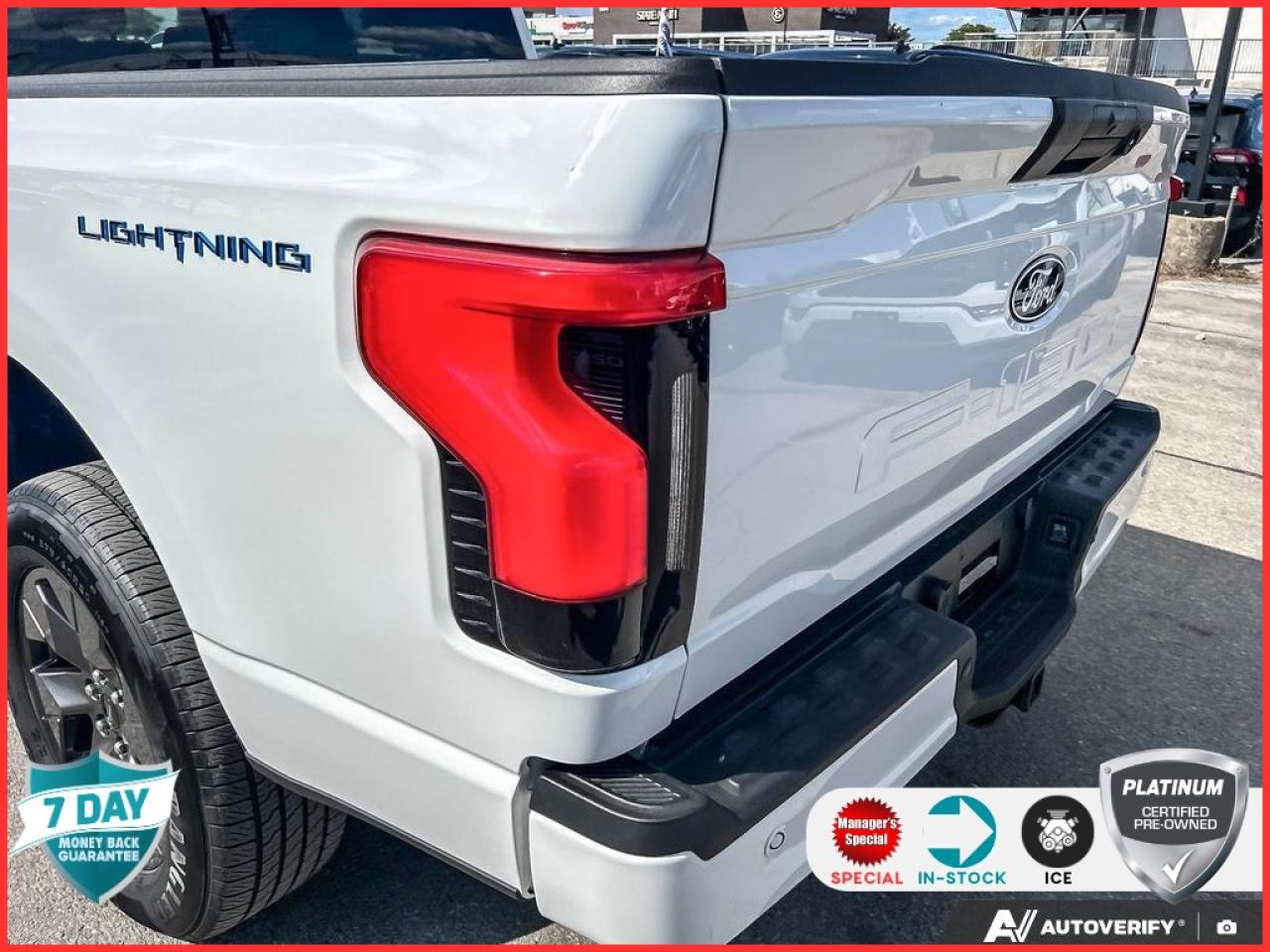 2024 Ford F-150 Lightning XLT CREW CAB 4X4 LOW KMS ONE OWNER NO ACCIDENTS! Photo