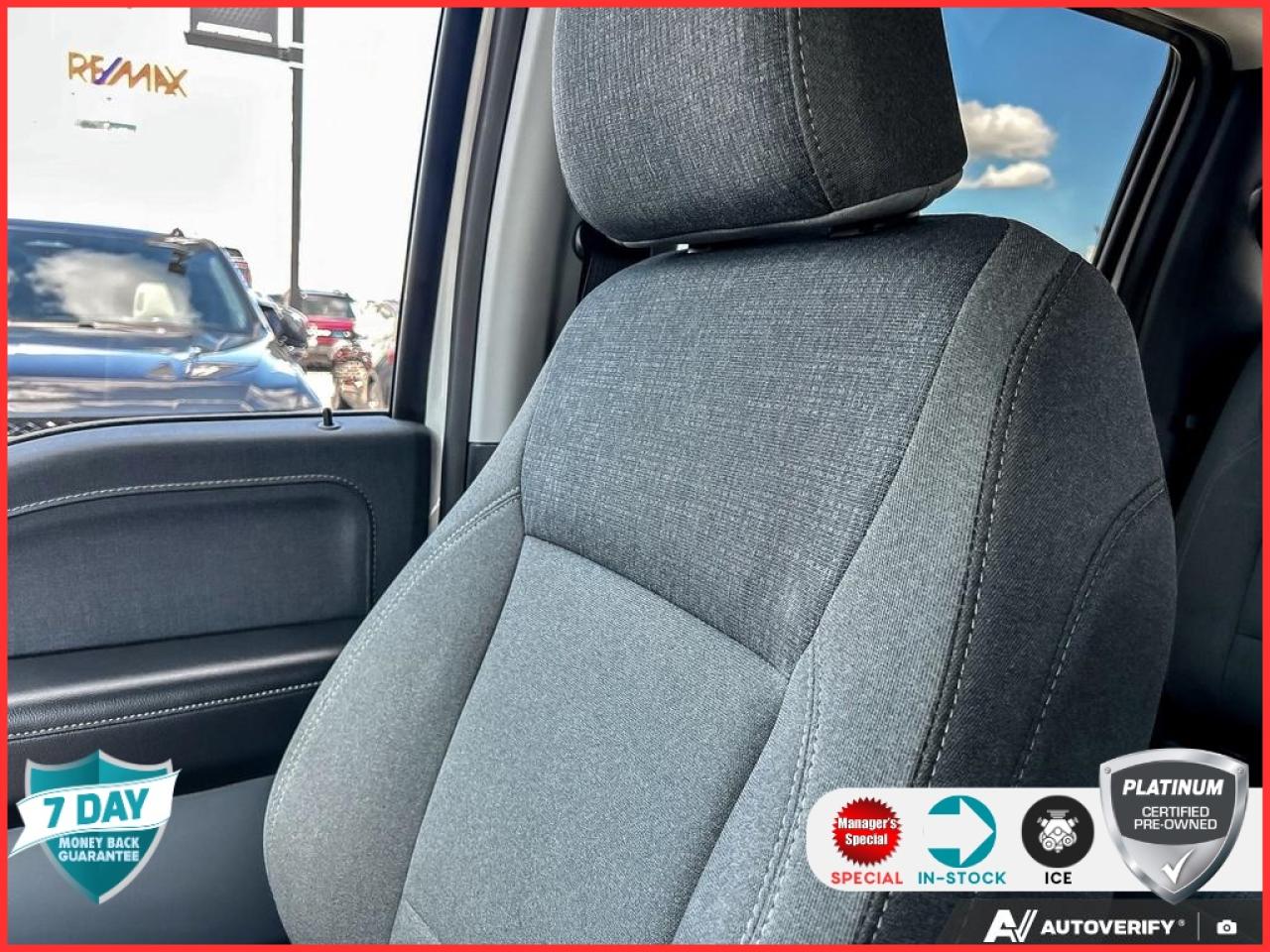 2024 Ford F-150 Lightning XLT CREW CAB 4X4 LOW KMS ONE OWNER NO ACCIDENTS! Photo