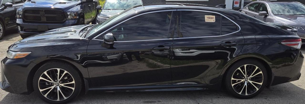 2018 Toyota Camry XSE / LEATHER / PANO ROOF / HEATED POWER SEATS - Photo #2
