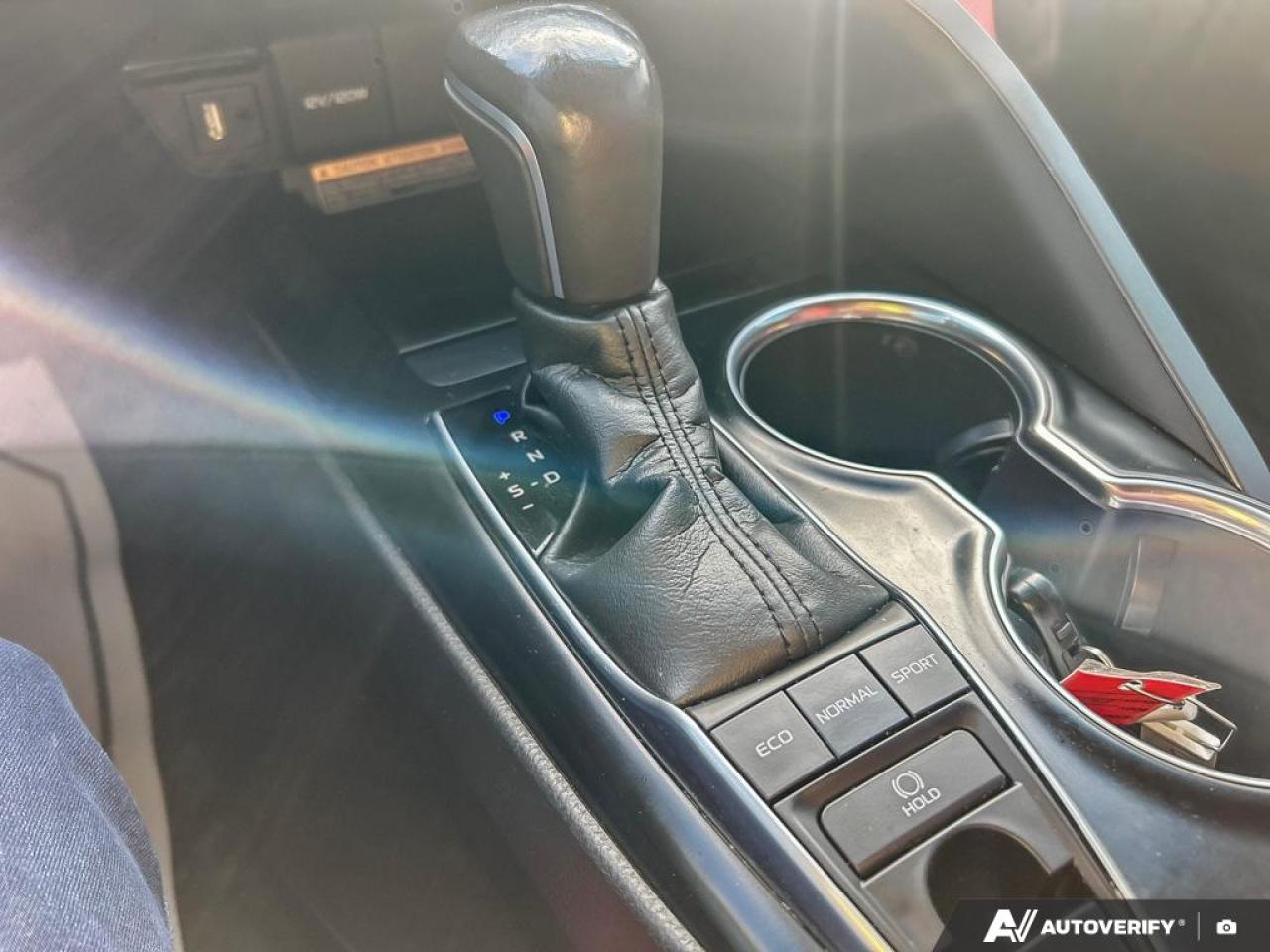 2018 Toyota Camry XSE / LEATHER / PANO ROOF / HEATED POWER SEATS Photo