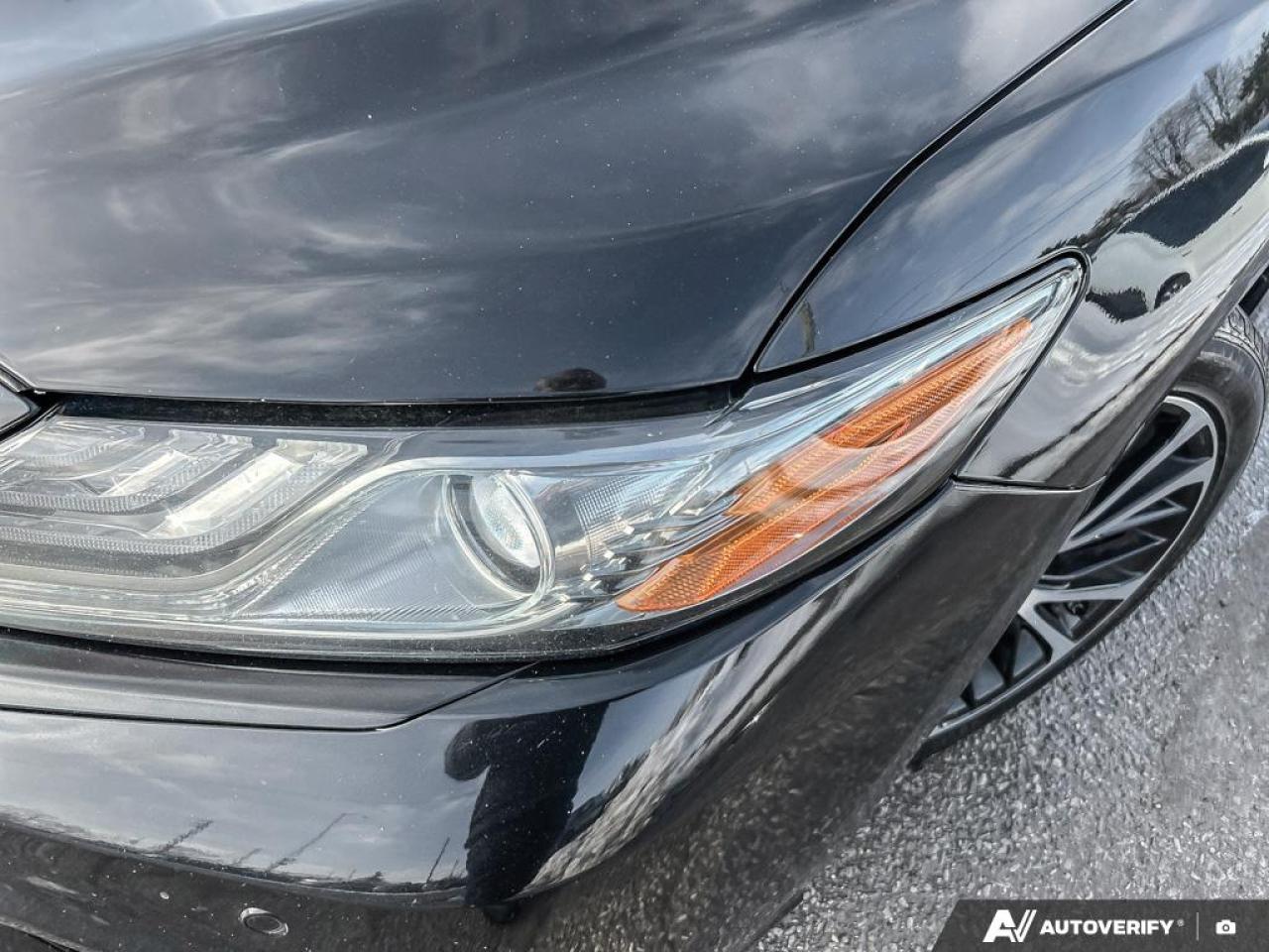 2018 Toyota Camry XSE / LEATHER / PANO ROOF / HEATED POWER SEATS Photo