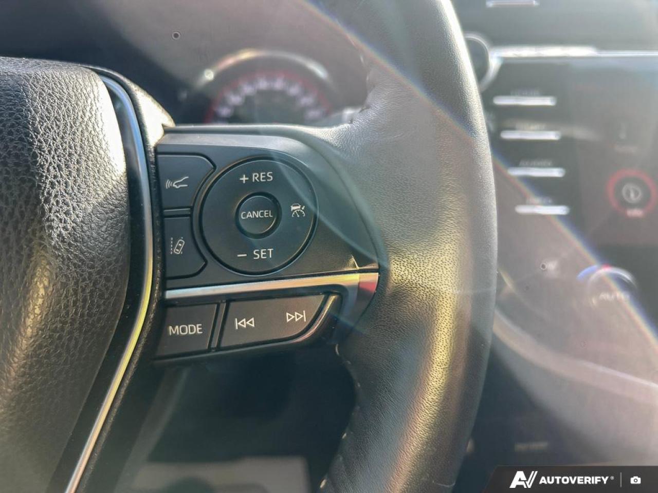 2018 Toyota Camry XSE / LEATHER / PANO ROOF / HEATED POWER SEATS Photo