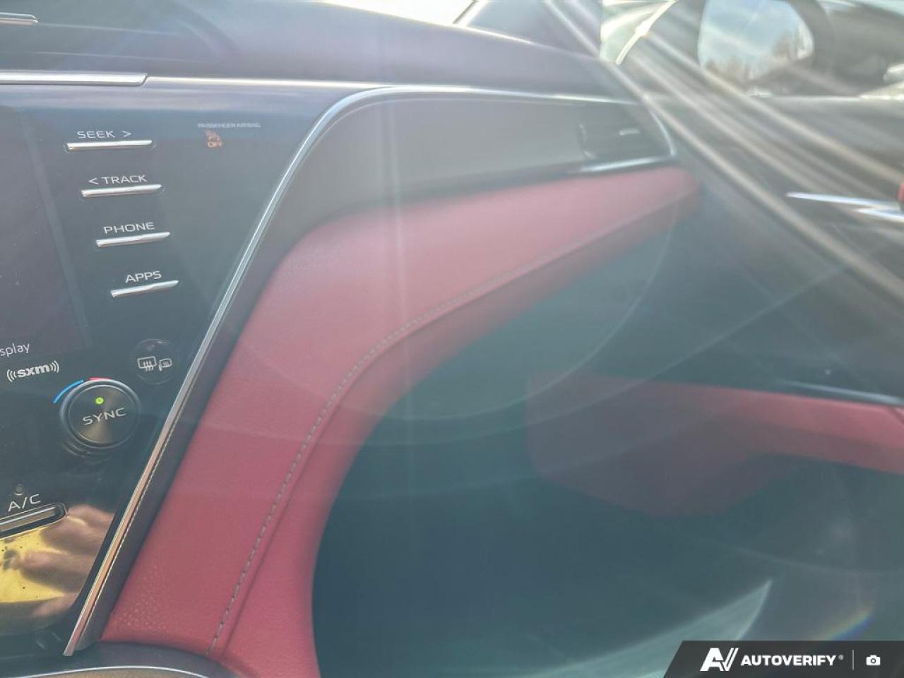 2018 Toyota Camry XSE / LEATHER / PANO ROOF / HEATED POWER SEATS Photo