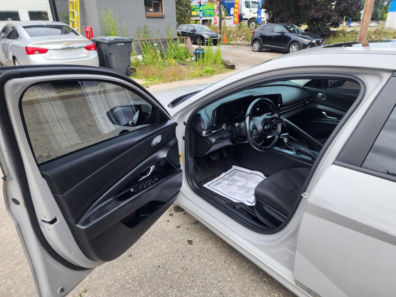 2022 Hyundai Elantra Preferred l One Owner l Sunroof l Bluetooth l - Photo #14