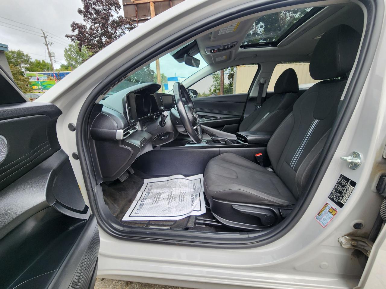 2022 Hyundai Elantra Preferred l One Owner l Sunroof l Bluetooth l - Photo #16
