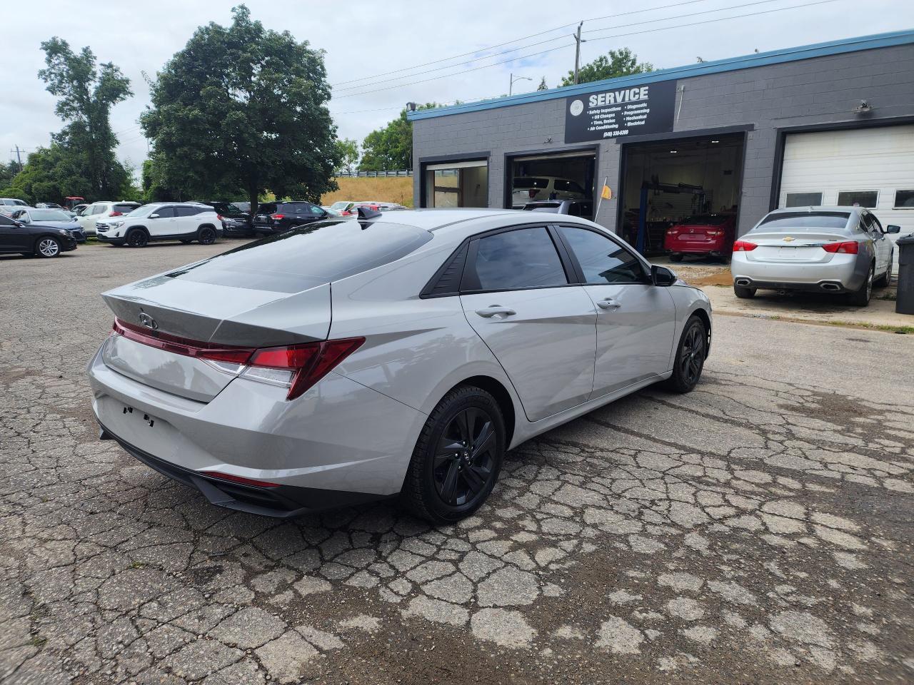 2022 Hyundai Elantra Preferred l One Owner l Sunroof l Bluetooth l - Photo #6