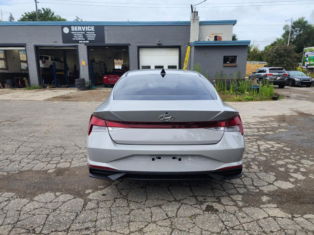 2022 Hyundai Elantra Preferred l One Owner l Sunroof l Bluetooth l - Photo #8