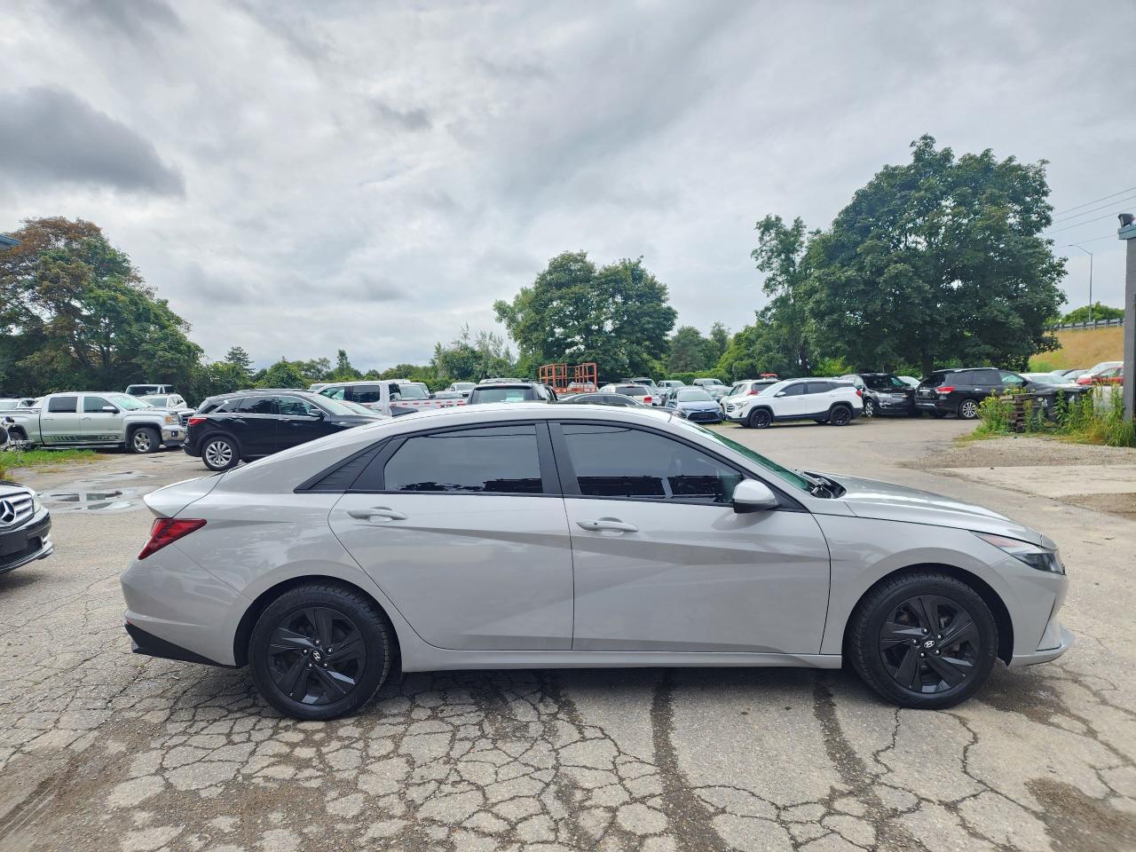 2022 Hyundai Elantra Preferred l One Owner l Sunroof l Bluetooth l - Photo #5