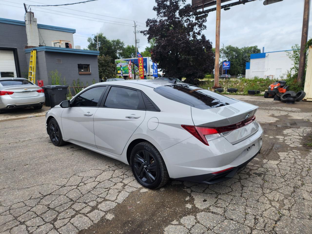 2022 Hyundai Elantra Preferred l One Owner l Sunroof l Bluetooth l - Photo #7