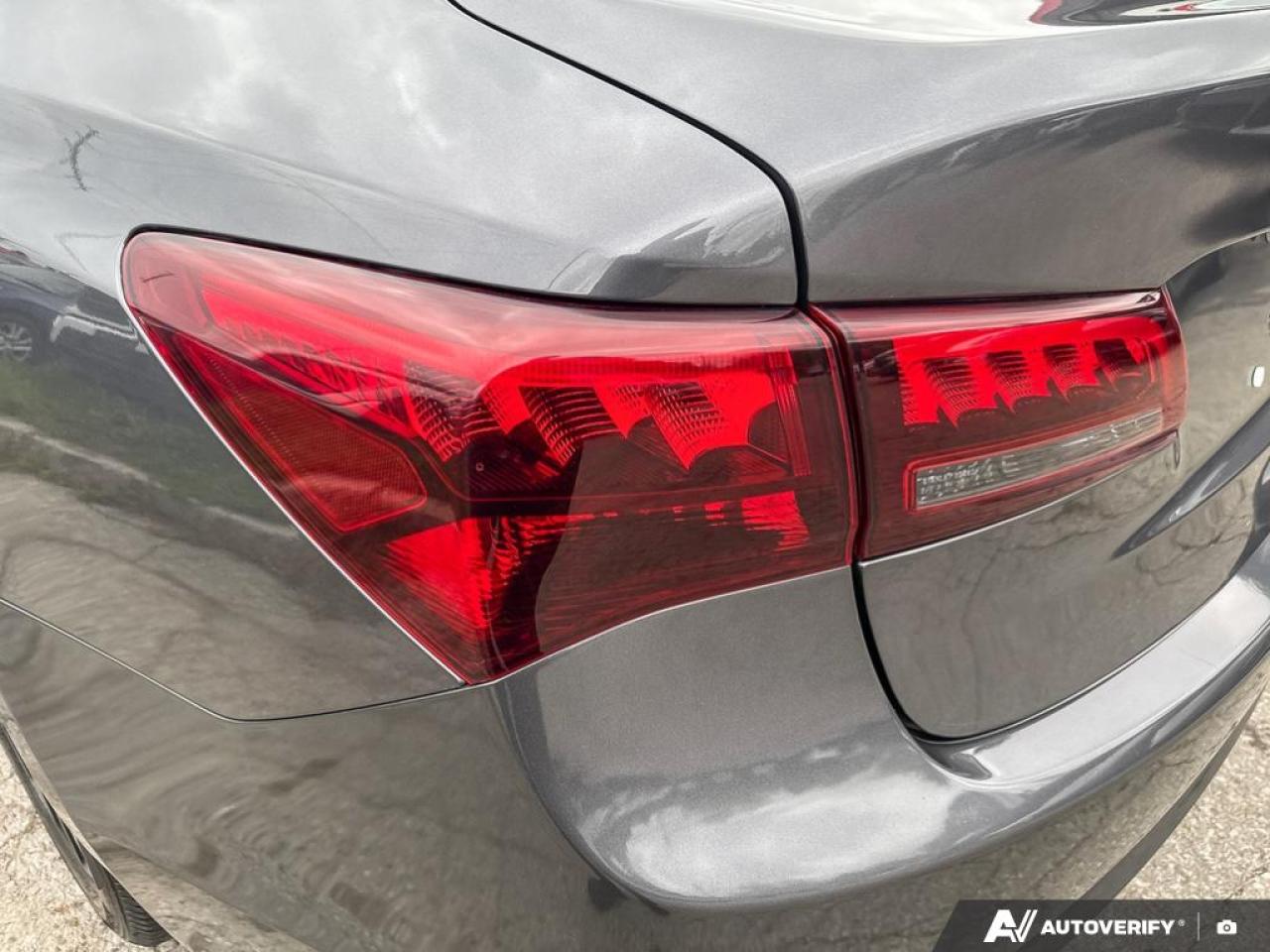 2017 Acura TLX NO ACCIDENTS/ LEATHER / ROOF / HTD SEATS / LOW KMS - Photo #8