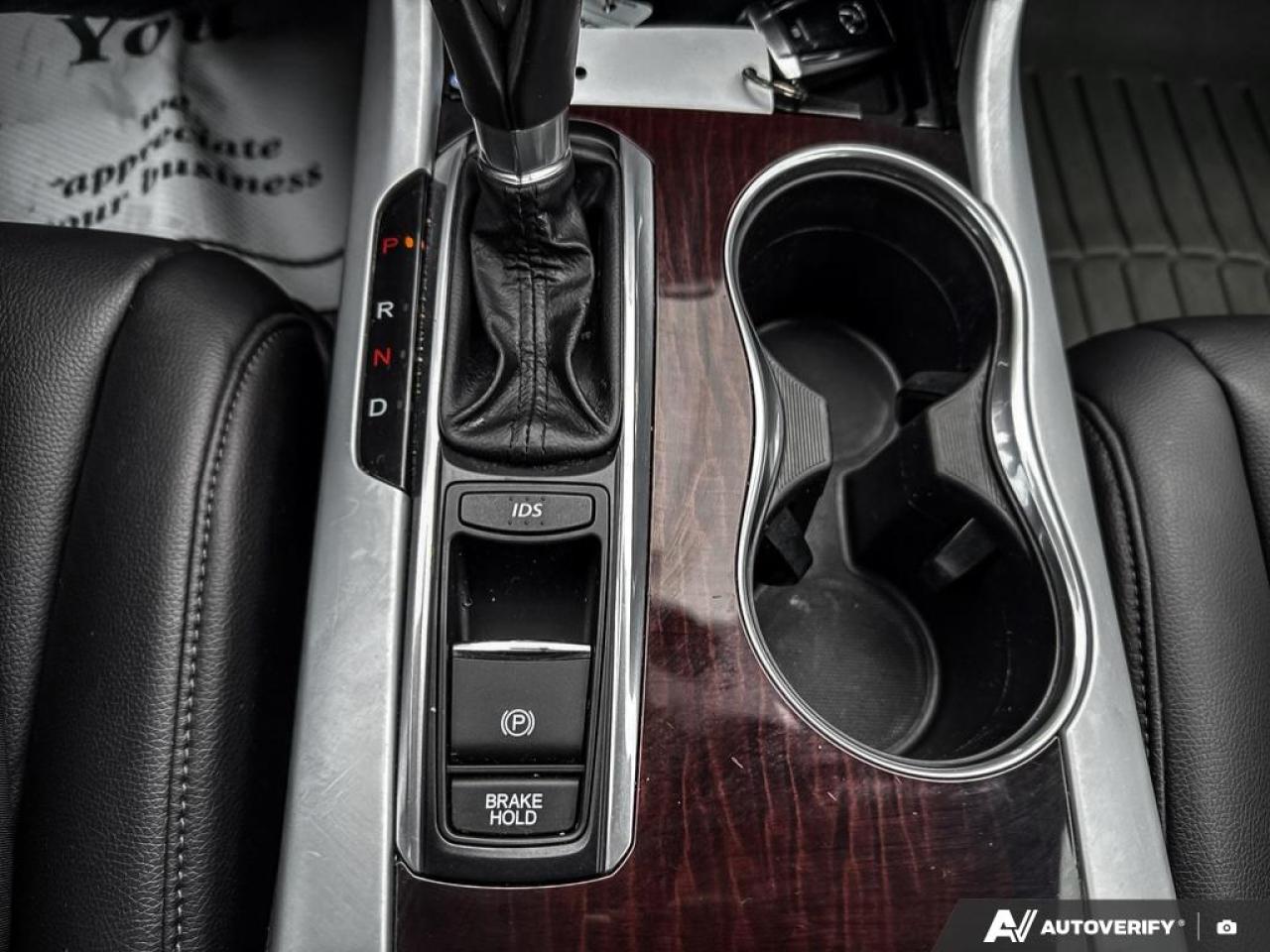 2017 Acura TLX NO ACCIDENTS/ LEATHER / ROOF / HTD SEATS / LOW KMS - Photo #18