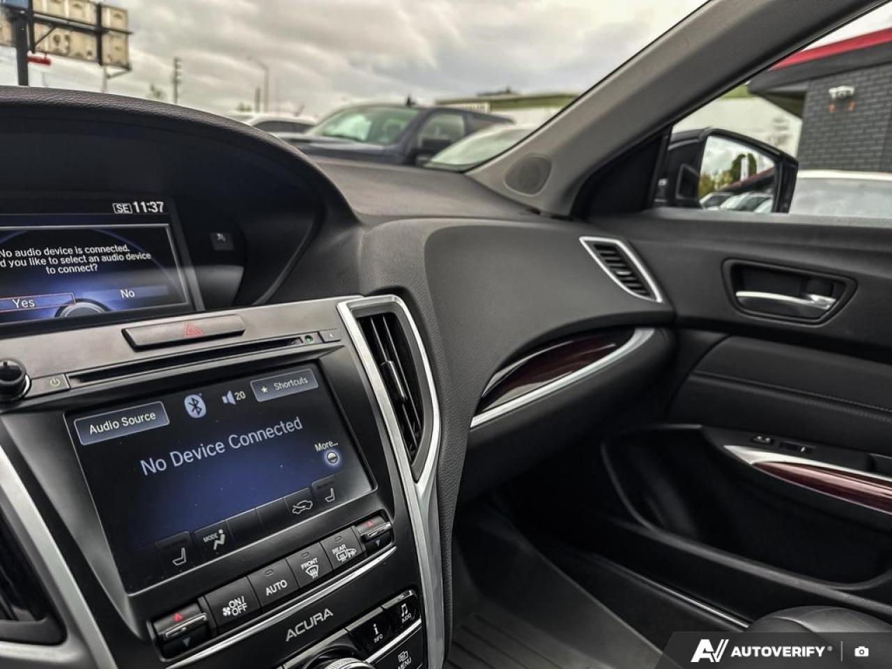 2017 Acura TLX NO ACCIDENTS/ LEATHER / ROOF / HTD SEATS / LOW KMS - Photo #24