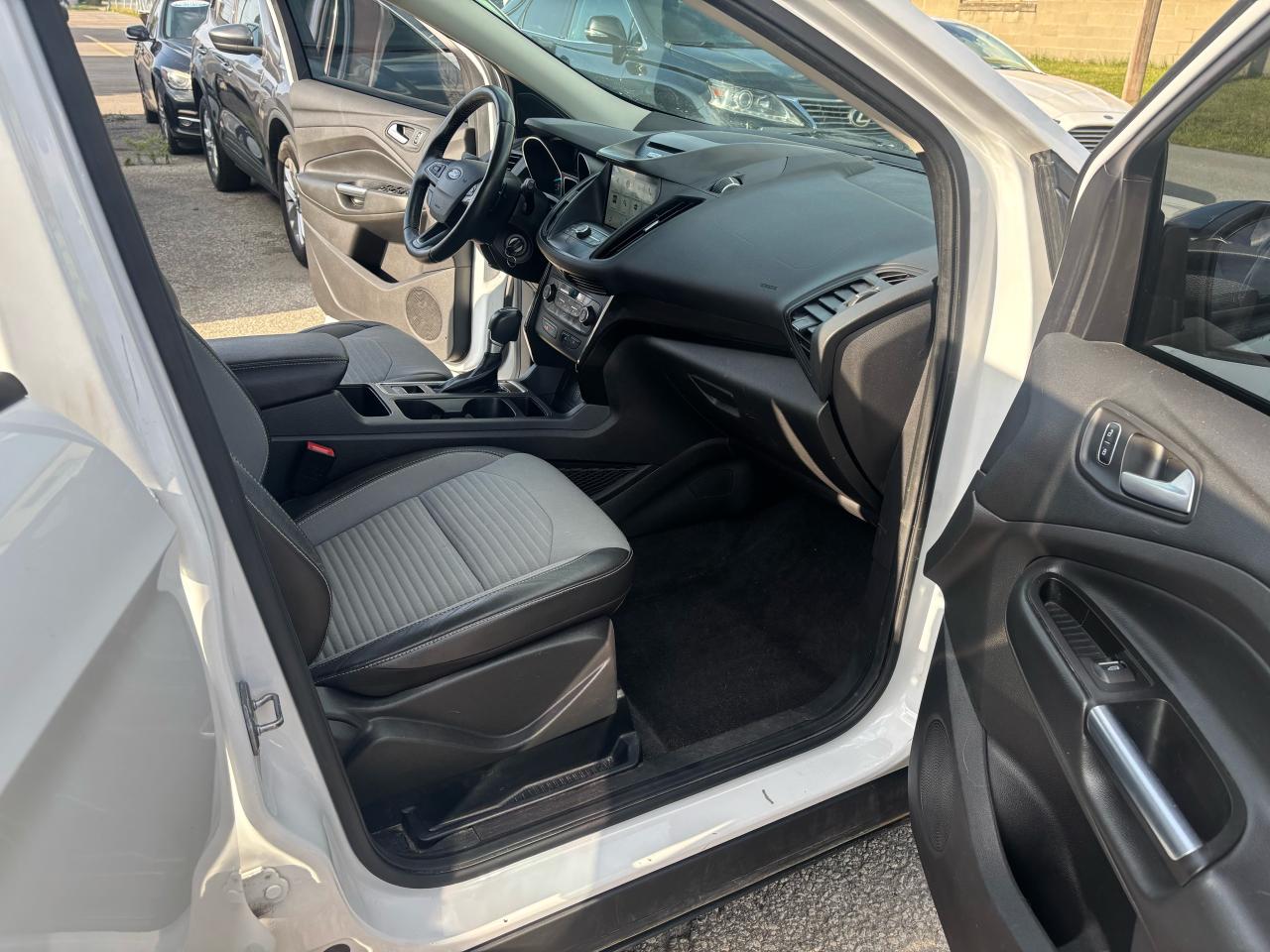 2017 Ford Escape SE - Photo #14
