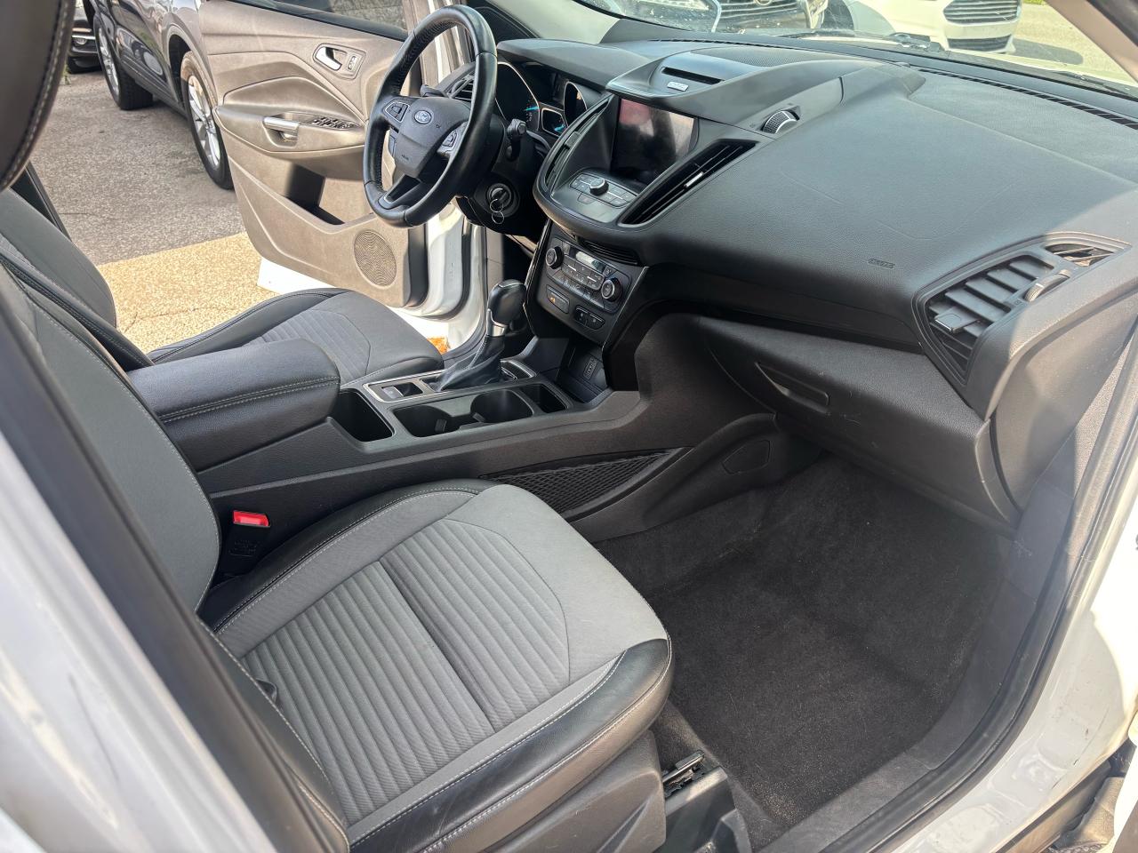 2017 Ford Escape SE - Photo #2