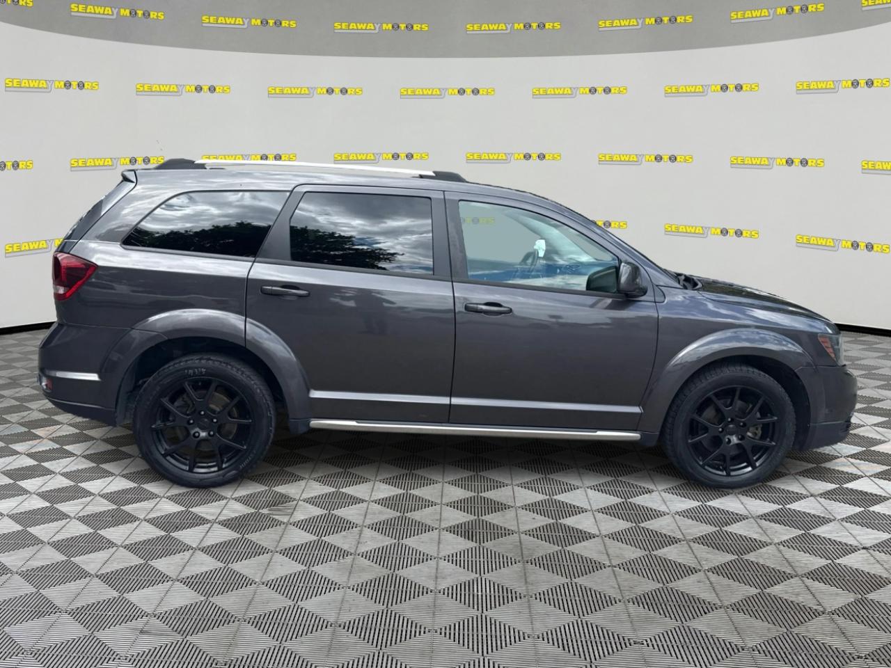 2017 Dodge Journey Crossroad (BUX,US,Can), Limited (M) - Photo #2