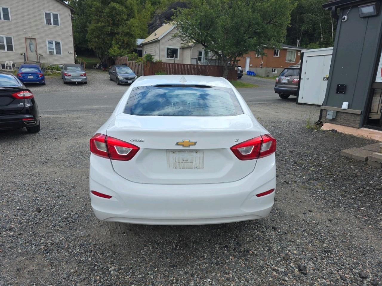 2019 Chevrolet Cruze LT Photo3