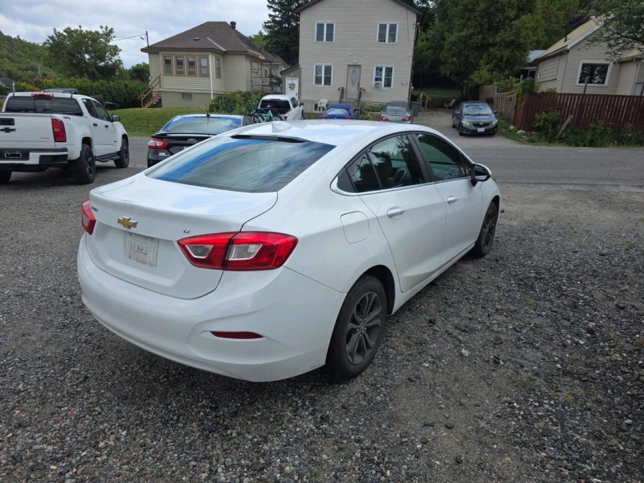 2019 Chevrolet Cruze LT Photo4