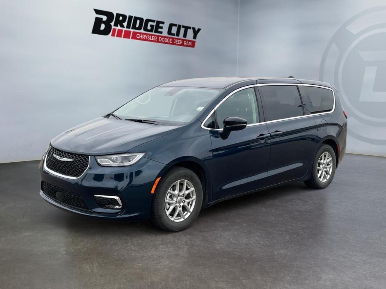 Used 2024 Chrysler Pacifica Touring-L 3.6L V6 - Leather - Heated Seats & Steering Wheel - Power Doors & Liftgate - 360 Camera - Remote Start - Adaptive Cruise Control for sale in Lethbridge, AB