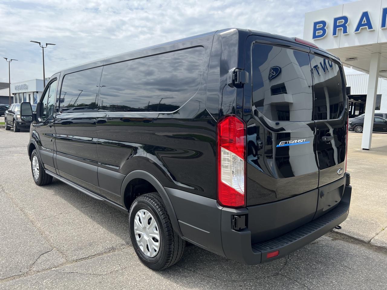 2023 Ford E-Transit Cargo Van T-350 148  Low Rf 9500 GVWR RWD Photo4