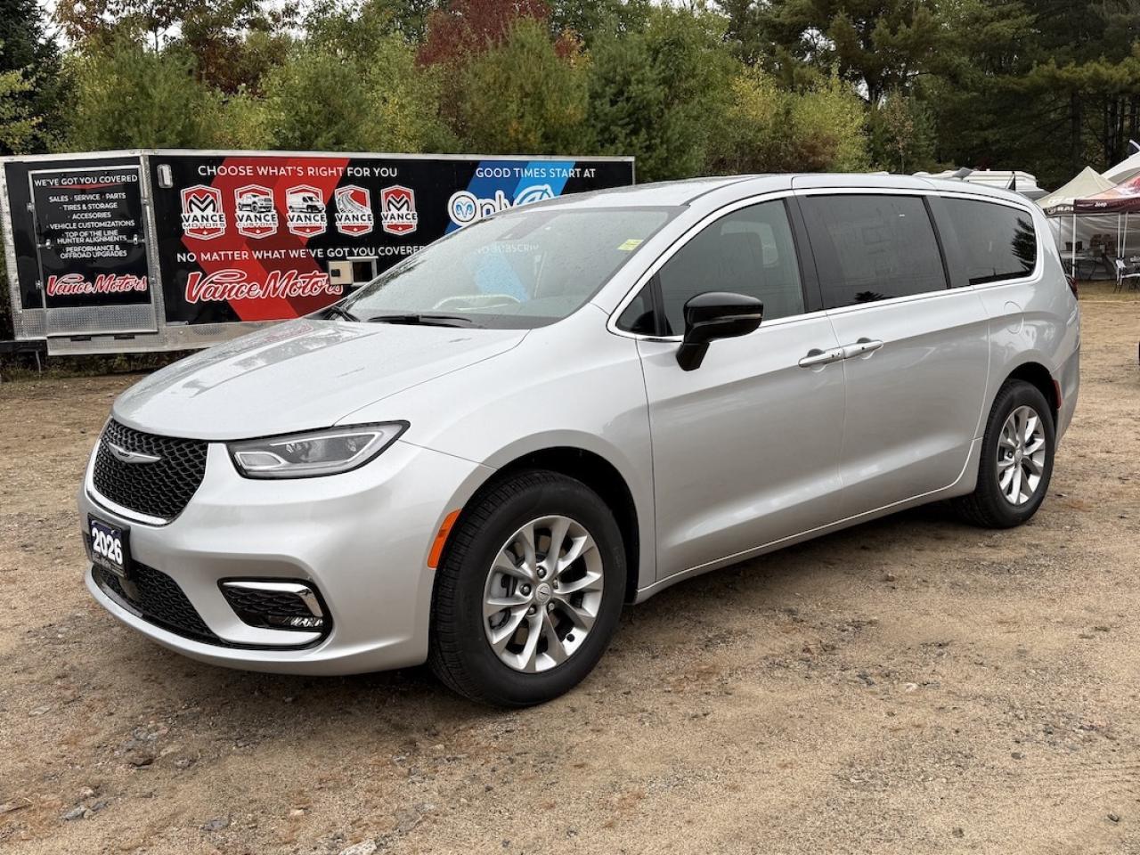 2026 Chrysler Pacifica Select AWD Photo2