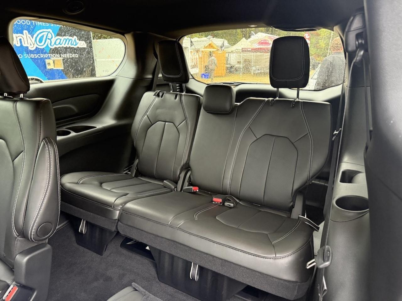 2026 Chrysler Pacifica Select AWD Photo