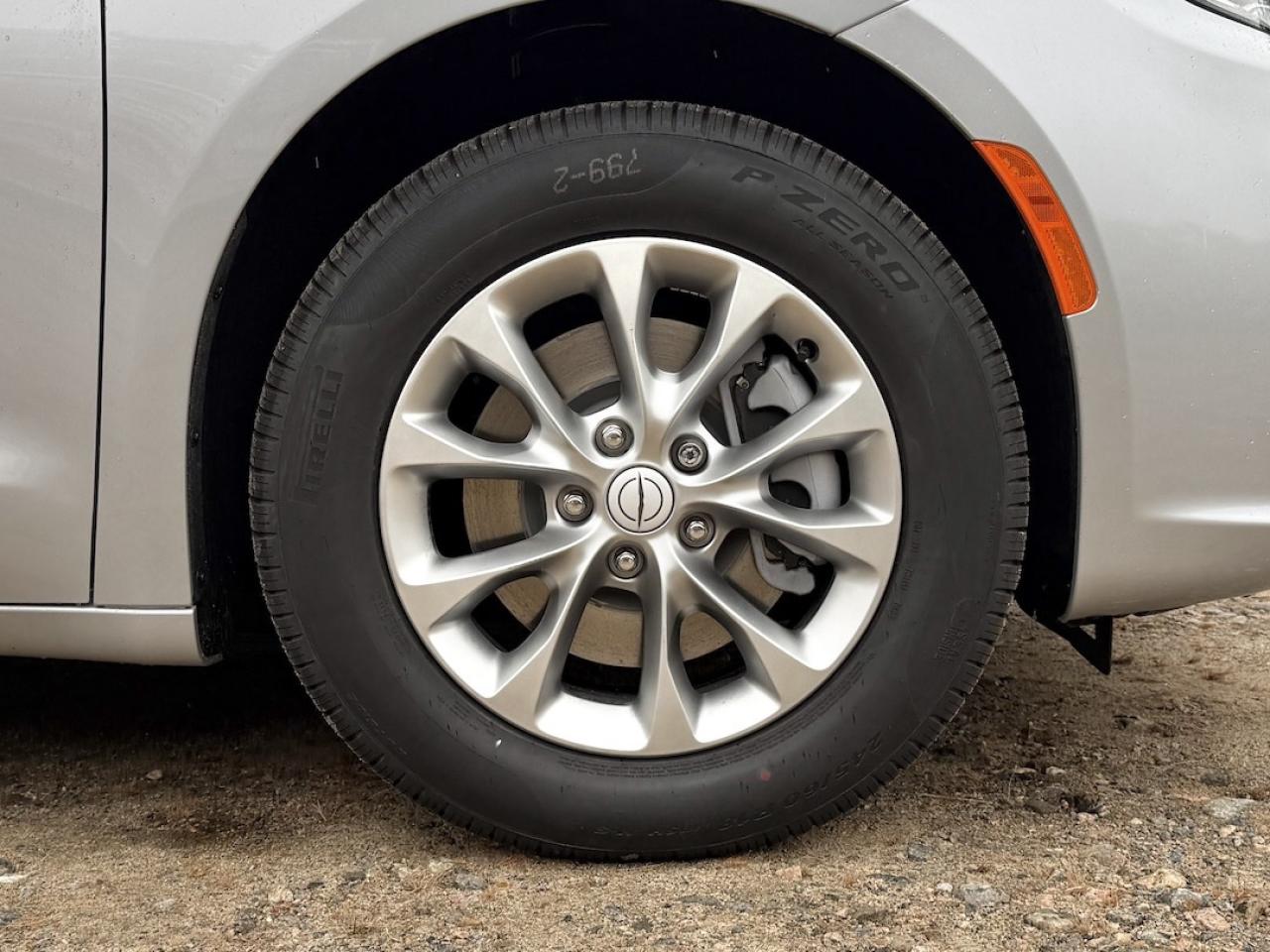 2026 Chrysler Pacifica Select AWD Photo