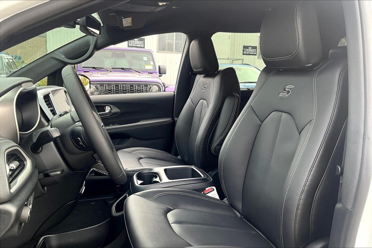 2026 Chrysler Pacifica SELECT FWD | Leather | S APP PKG Photo