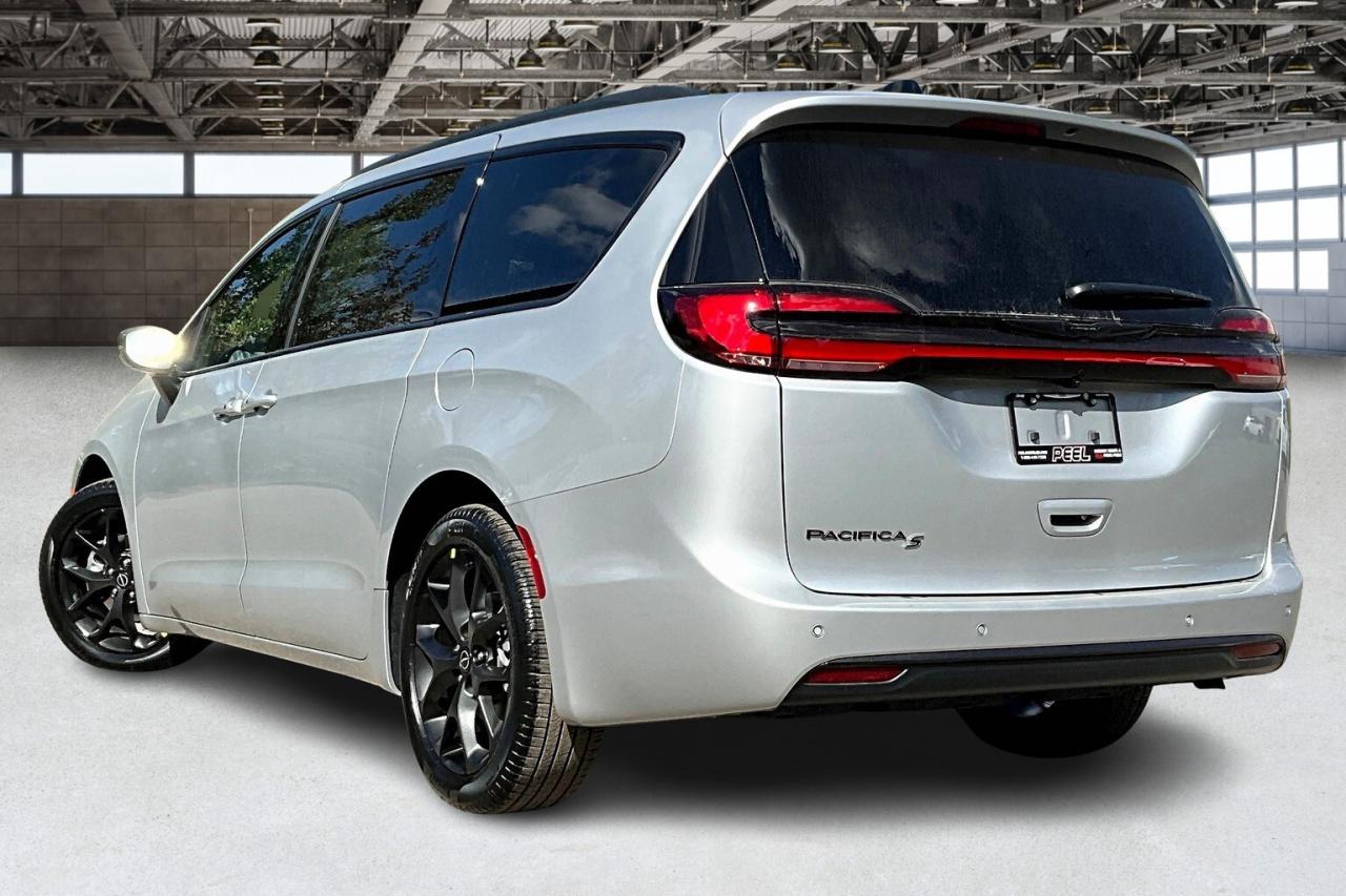 2026 Chrysler Pacifica SELECT FWD | U-Connect Theater | Sunroof | Safety Photo2