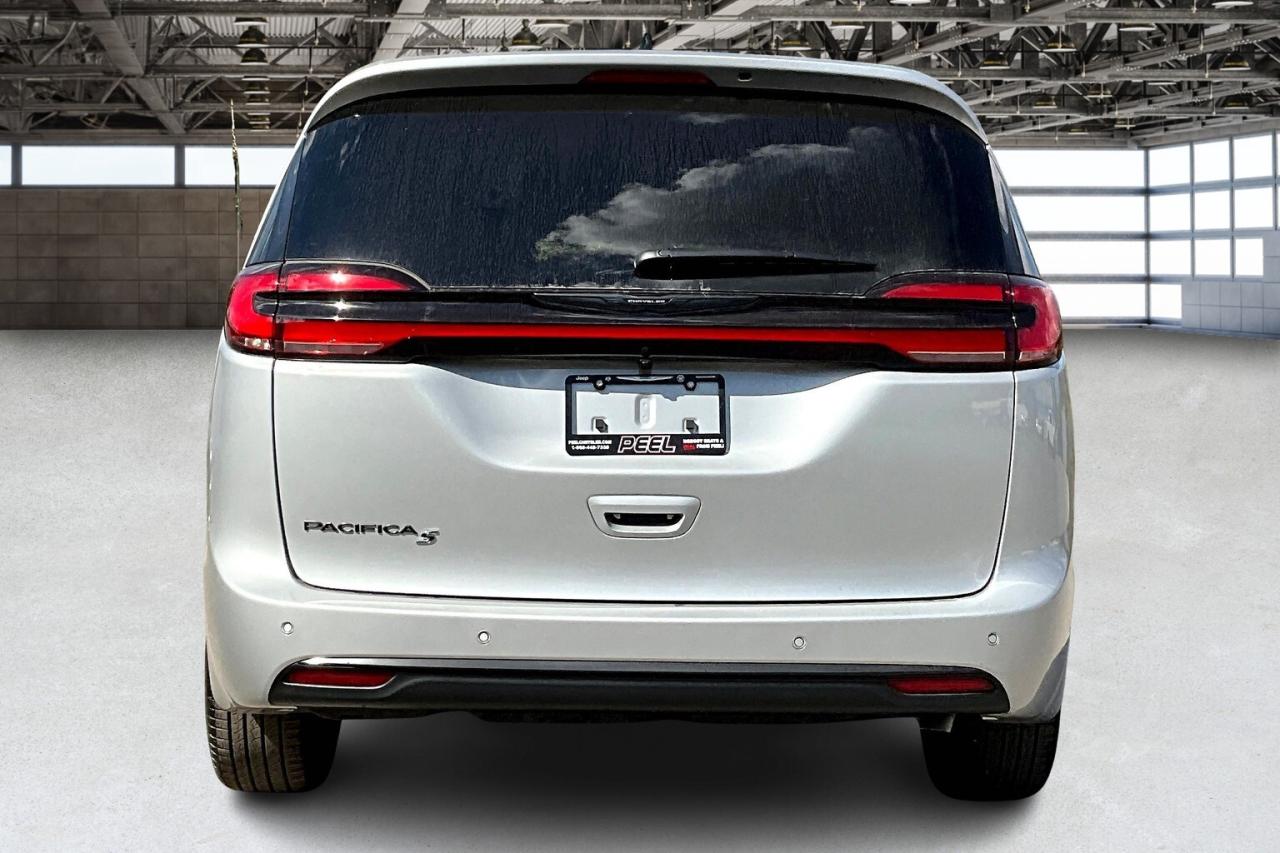 2026 Chrysler Pacifica SELECT FWD | U-Connect Theater | Sunroof | Safety Photo3