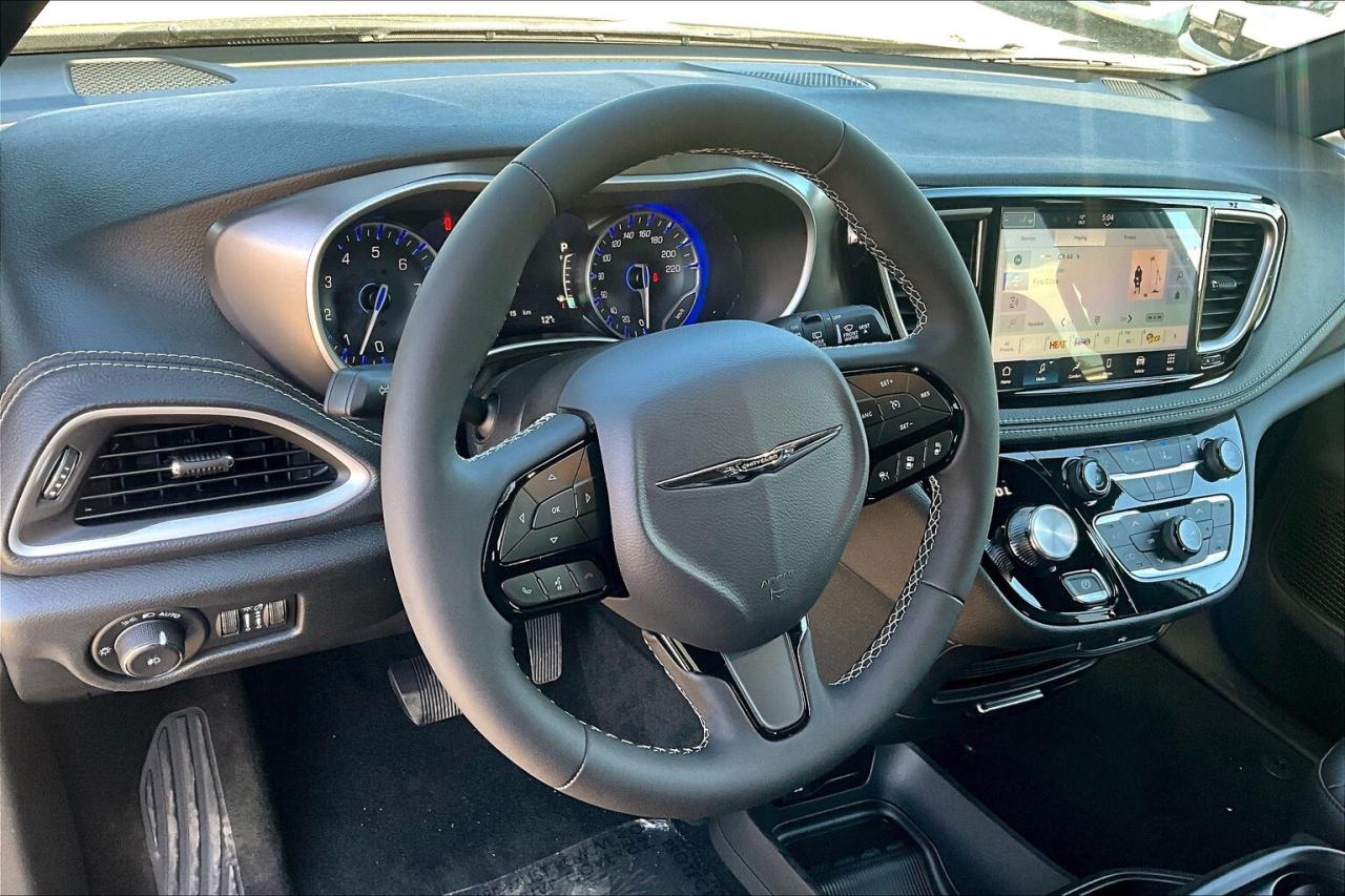 2026 Chrysler Pacifica SELECT FWD | Leather | Sunroof | S App Pkg Photo