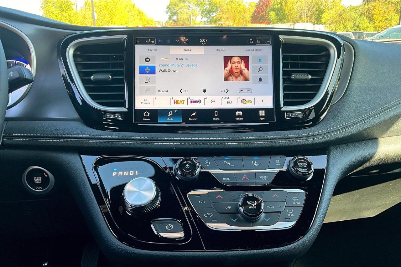 2026 Chrysler Pacifica SELECT FWD | Leather | Sunroof | S App Pkg Photo