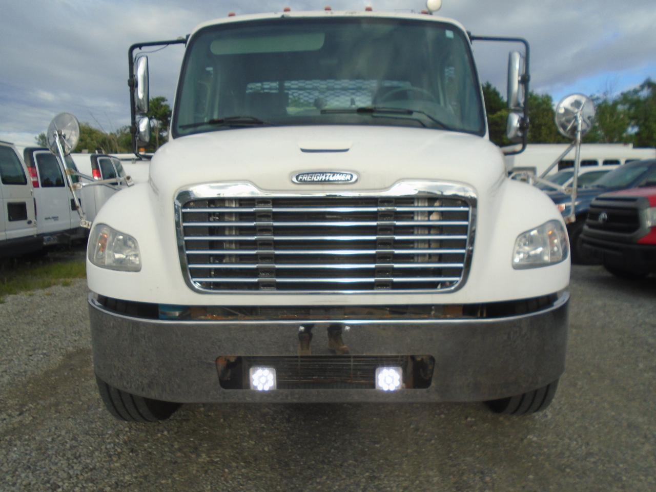 2006 Freightliner M2 Flat bed Photo2