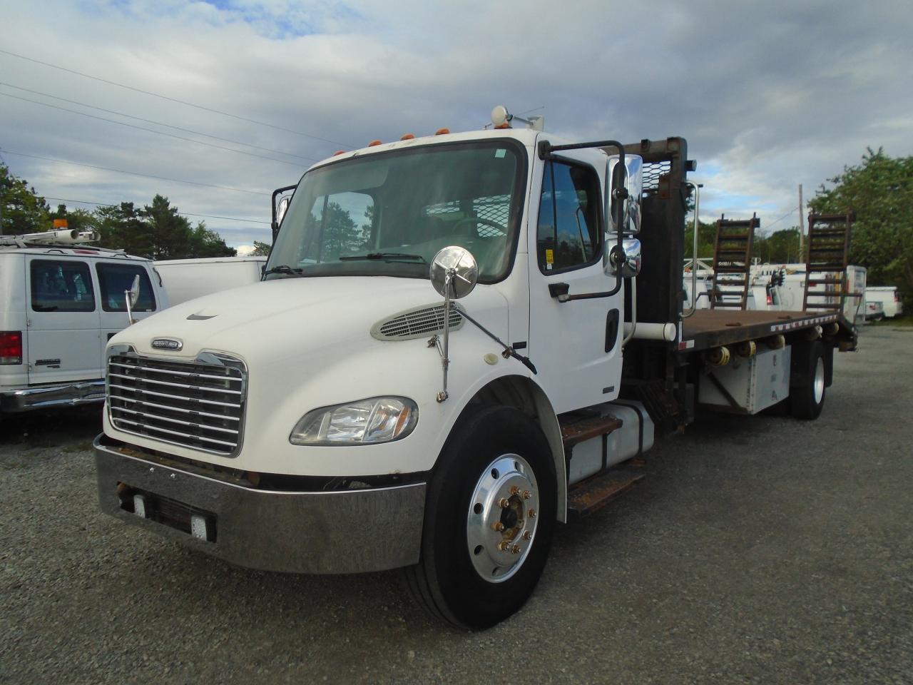 2006 Freightliner M2 Flat bed Photo3