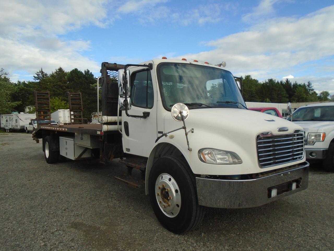 2006 Freightliner M2 Flat bed - Photo #2