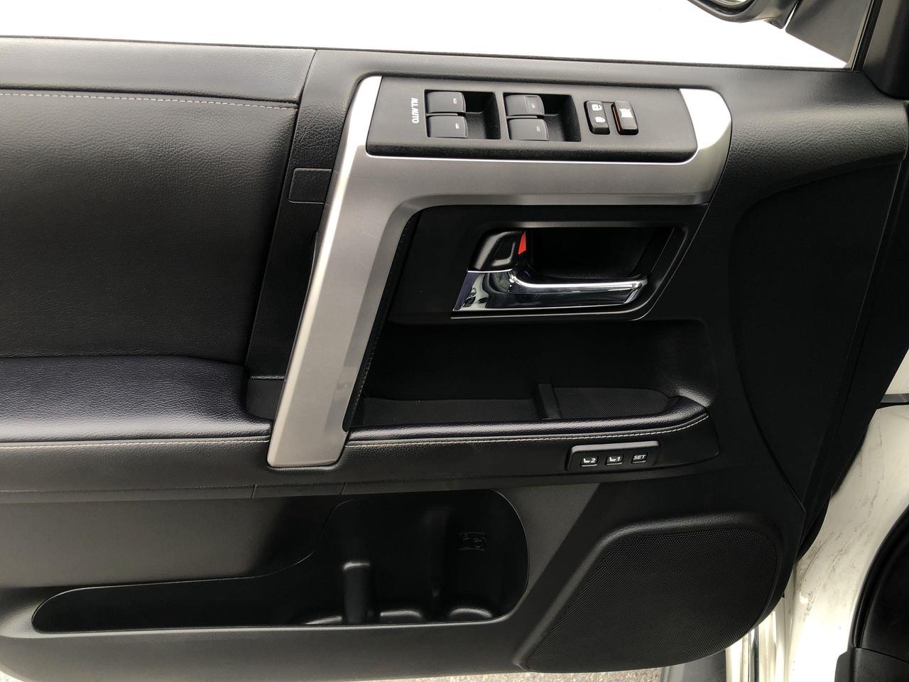 2022 Toyota 4Runner 7 PASSENGER, LEATHER, ROOF, JBL, NAVI, HTD & VENTE Photo