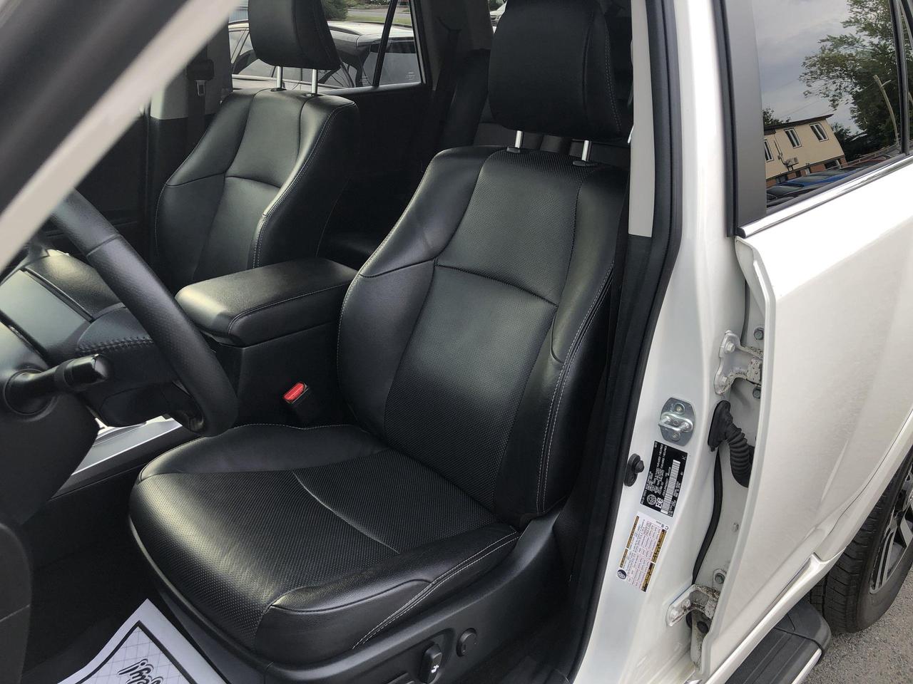 2022 Toyota 4Runner 7 PASSENGER, LEATHER, ROOF, JBL, NAVI, HTD & VENTE Photo