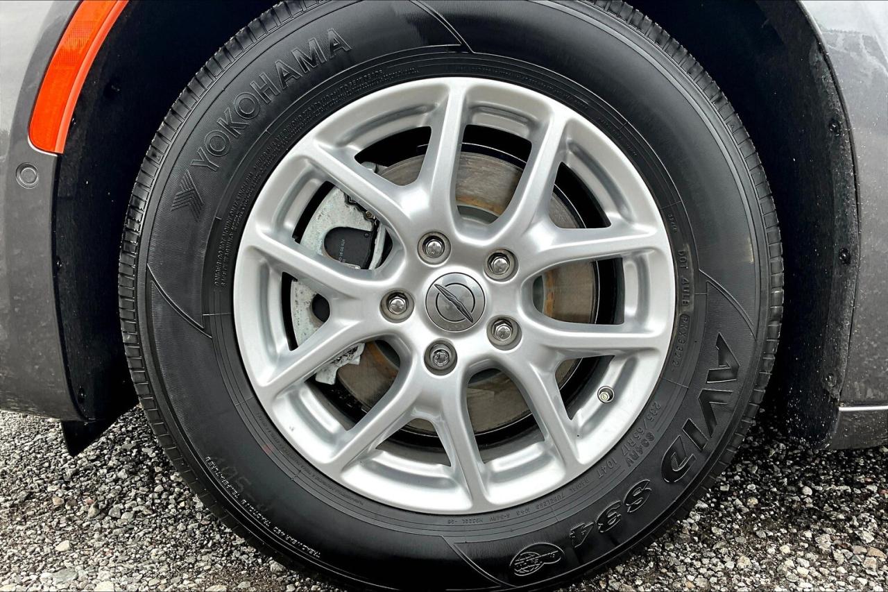 2023 Chrysler Pacifica Touring L | SafetyTech | Heated Leather | FWD Photo