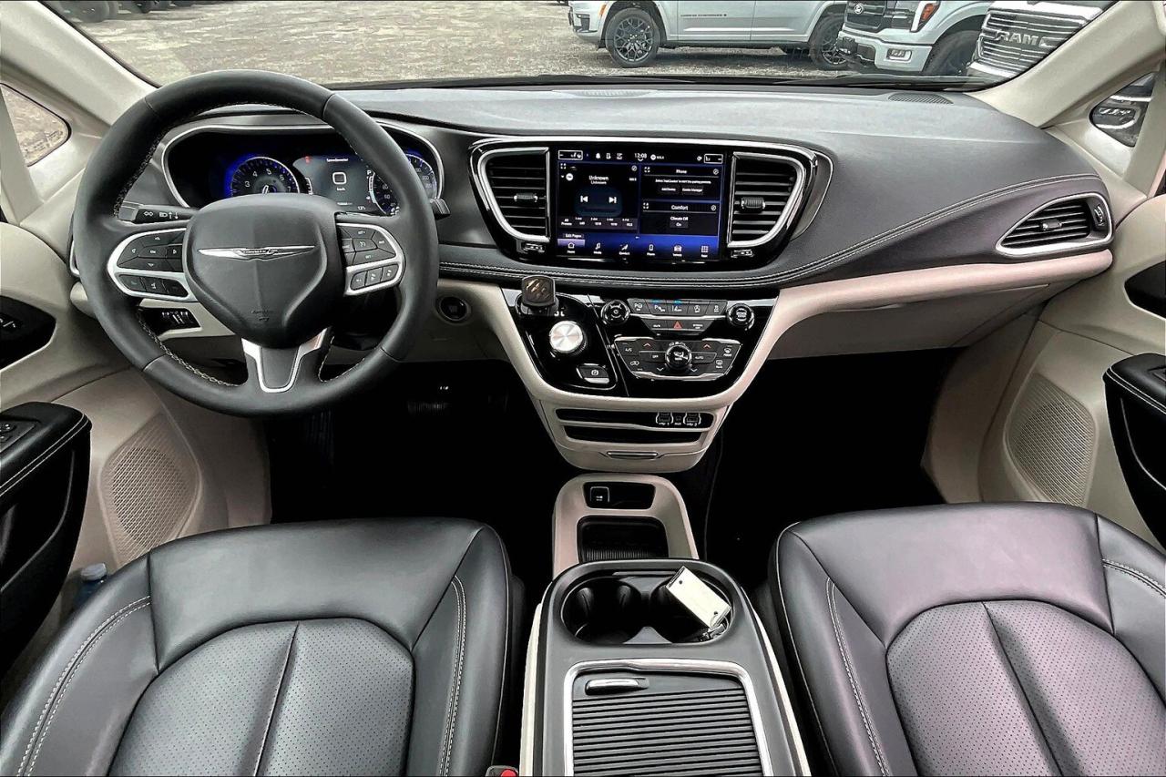 2023 Chrysler Pacifica Touring L | SafetyTech | Heated Leather | FWD Photo