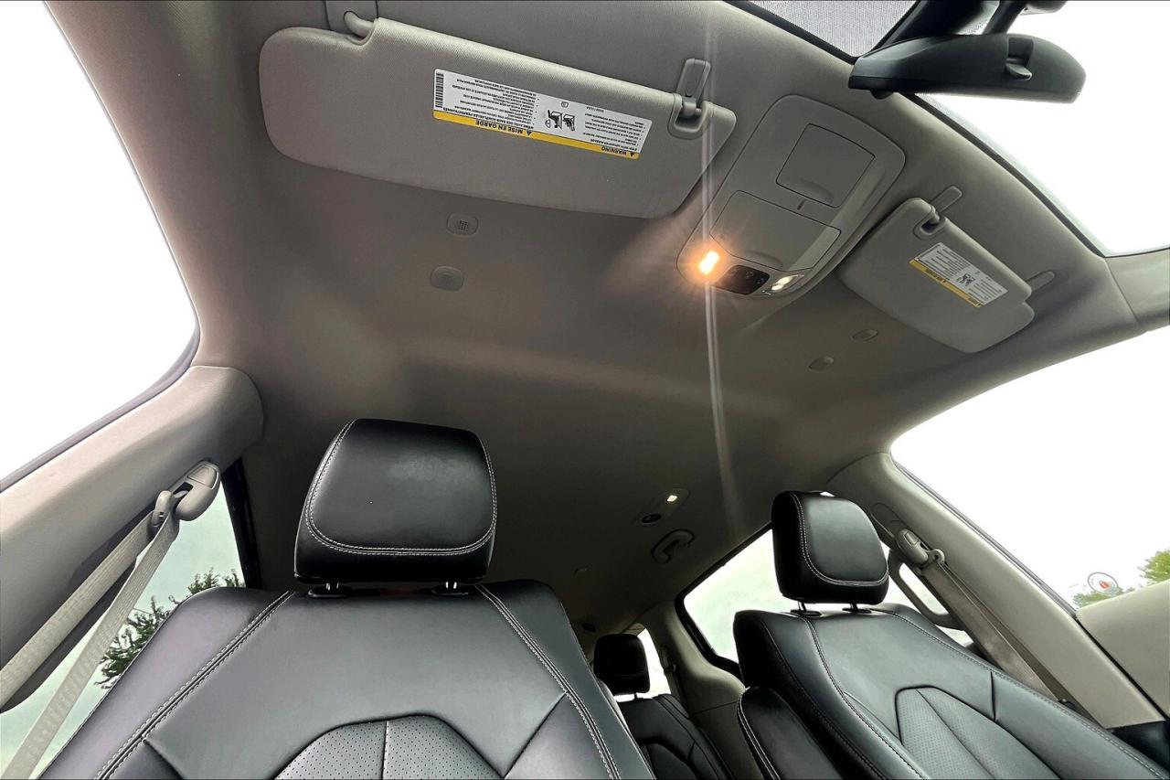 2023 Chrysler Pacifica Touring L | SafetyTech | Heated Leather | FWD Photo