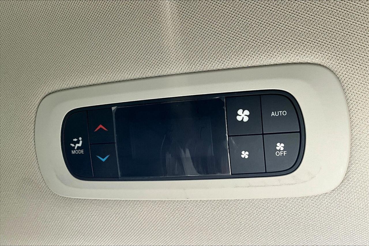 2023 Chrysler Pacifica Touring L | SafetyTech | Heated Leather | FWD Photo