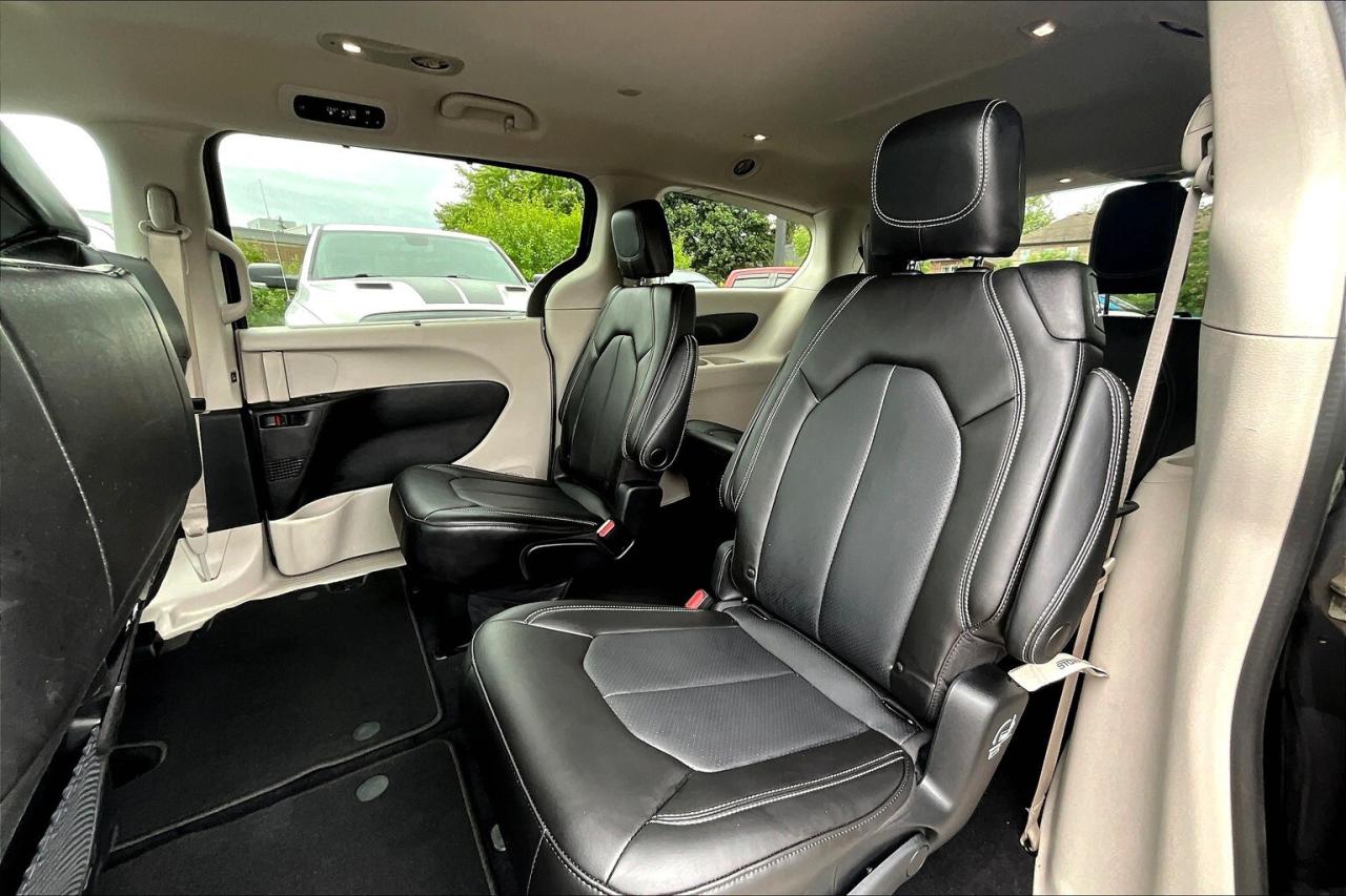 2023 Chrysler Pacifica Touring L | SafetyTech | Heated Leather | FWD Photo