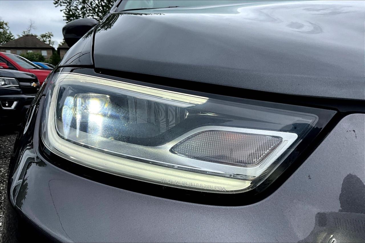 2023 Chrysler Pacifica Touring L | SafetyTech | Heated Leather | FWD Photo